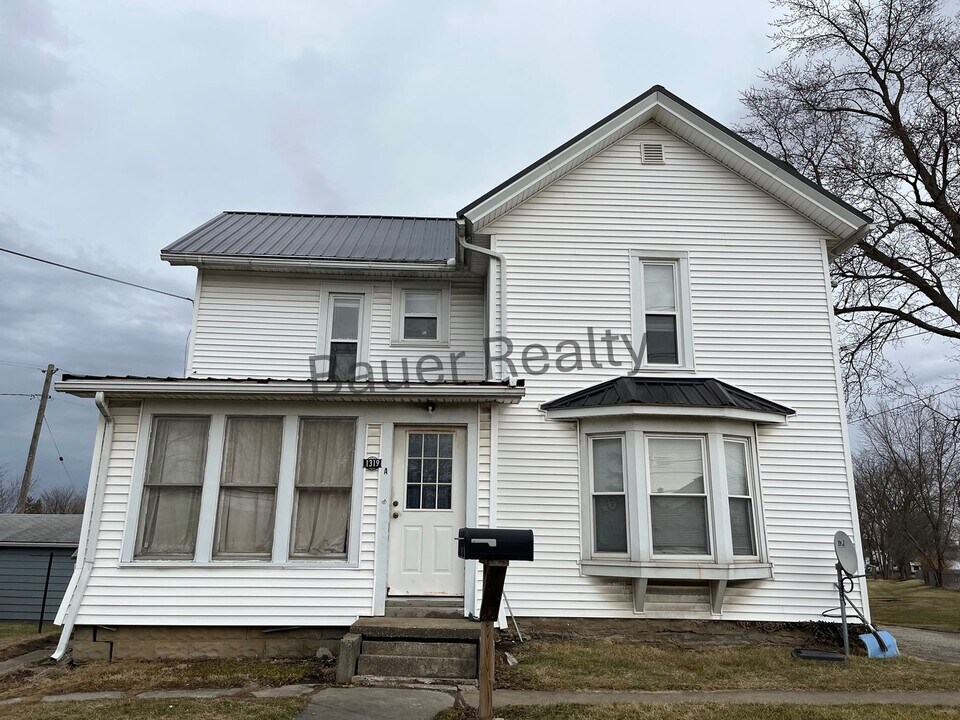 1319 Cottage St in Ashland, OH - Building Photo