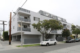 463 Rexford Drive Apartments in Beverly Hills, CA - Building Photo - Building Photo