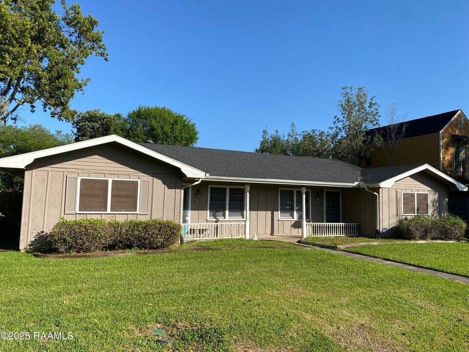 106 Richardson Ave in Lafayette, LA - Building Photo