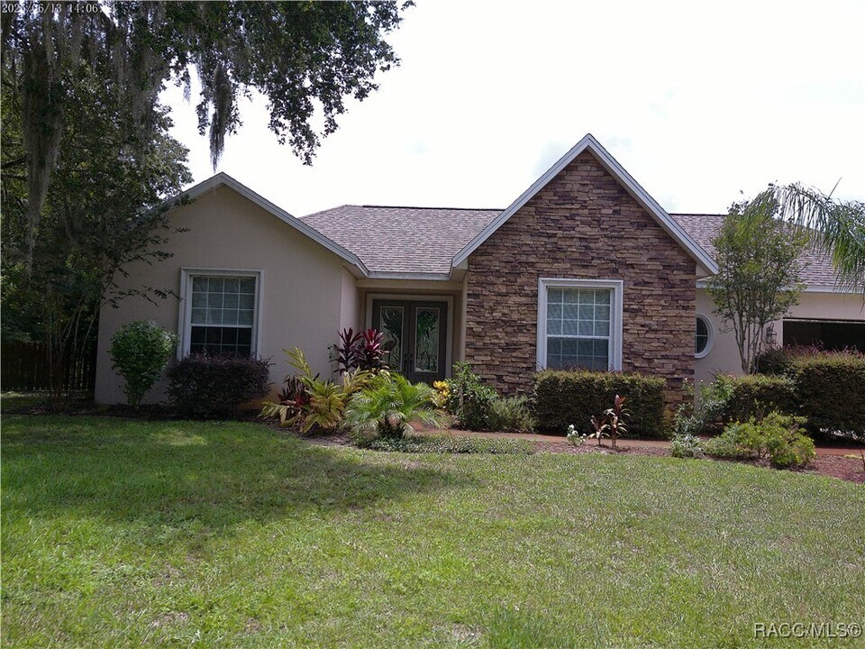 9660 E Gospel Island Rd in Inverness, FL - Building Photo