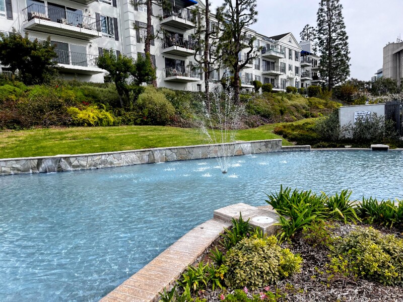 300 Cagney Ln in Newport Beach, CA - Building Photo