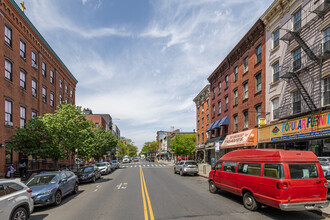 162 Graham Ave in Brooklyn, NY - Building Photo - Building Photo