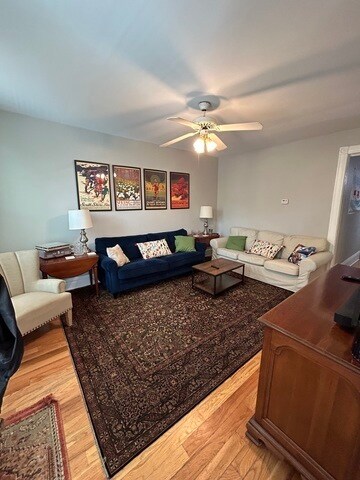 2311 N Greenview Ave, Unit 1F in Chicago, IL - Building Photo - Building Photo