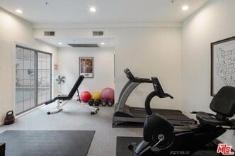 10604 Valley Spring Ln, Unit 104 in North Hollywood, CA - Building Photo - Building Photo