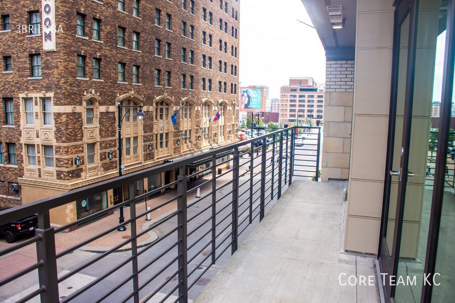 1300 Baltimore Ave in Kansas City, MO - Building Photo