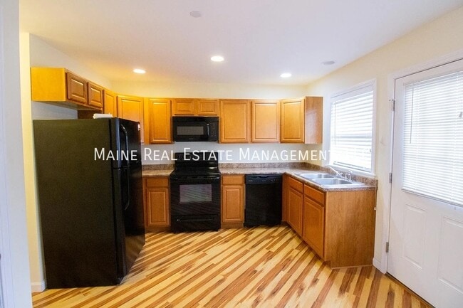 44 River Village Dr in Milford, ME - Building Photo - Building Photo