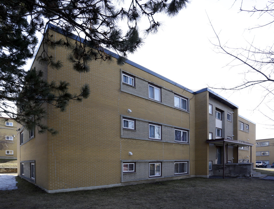 Delta Apartments in Ottawa, ON - Building Photo