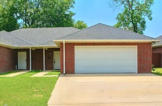 1721 Division St in Commerce, TX - Building Photo - Building Photo
