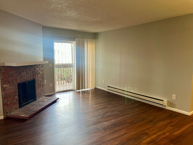 14500 E 2nd Ave in Aurora, CO - Foto de edificio - Building Photo