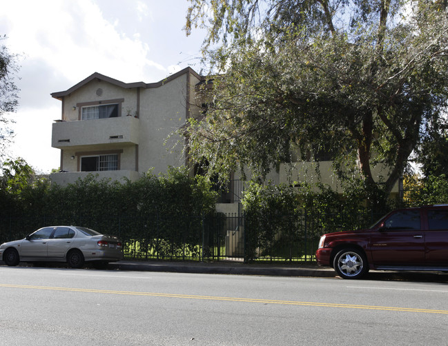 6719 Coldwater Canyon Ave in North Hollywood, CA - Building Photo - Building Photo