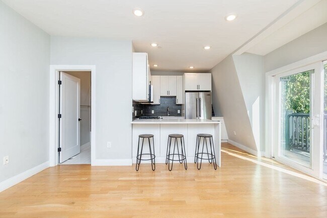 49 Lexington St, Unit #3