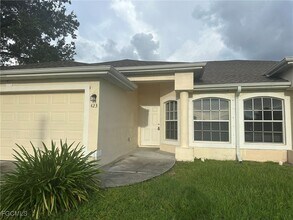 423 SE 23rd Pl in Cape Coral, FL - Building Photo - Building Photo