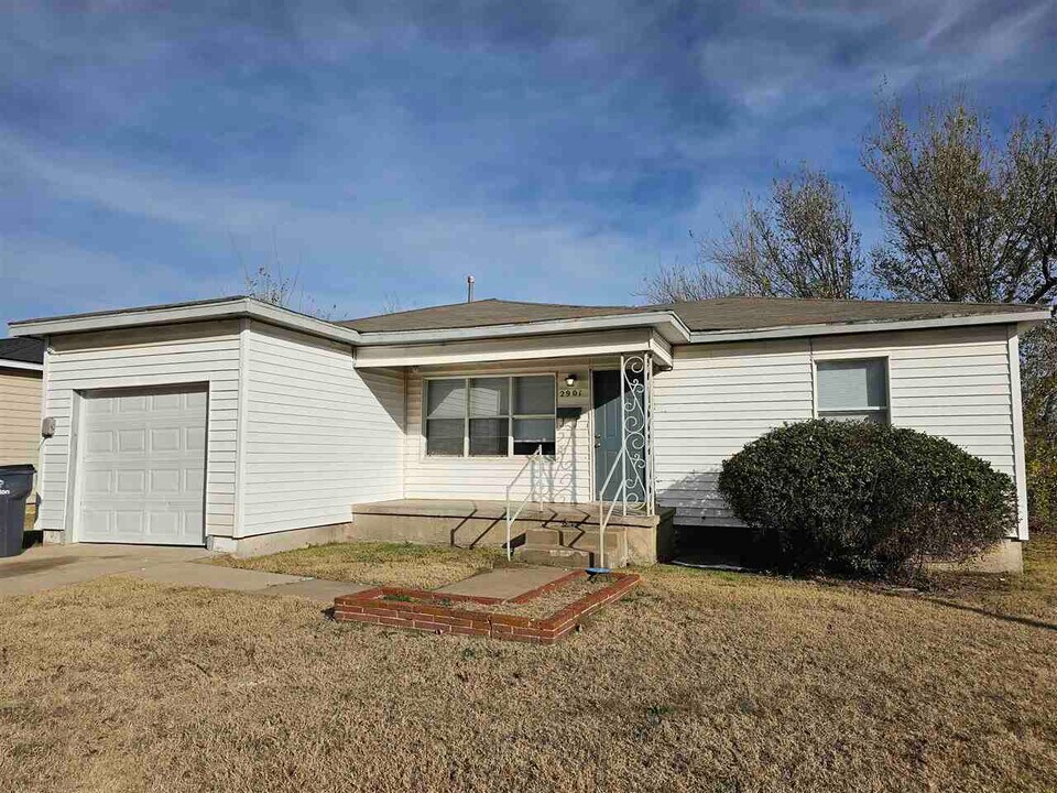 2901 Prentice NW in Lawton, OK - Building Photo