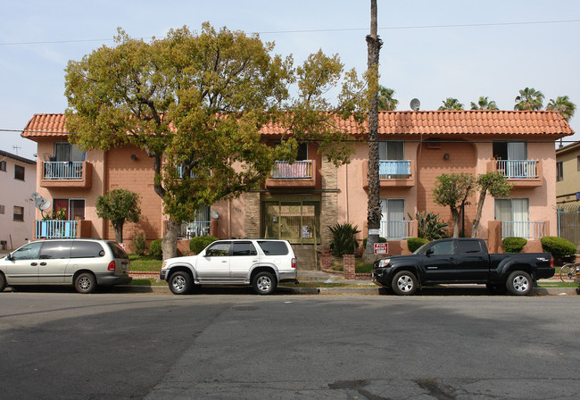 4931 Romaine St in Los Angeles, CA - Foto de edificio - Building Photo