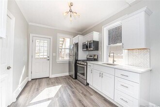 241 Old Stratfield Rd in Fairfield, CT - Building Photo - Building Photo