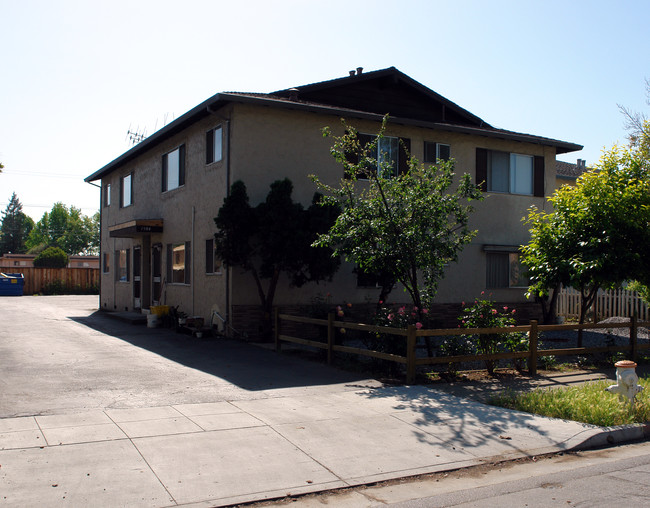 1584 Quebec Ct in Sunnyvale, CA - Foto de edificio - Building Photo