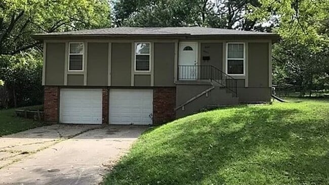 property at 10401 Sycamore Ave