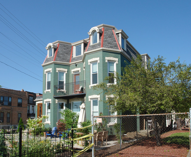 1371 N High St in Columbus, OH - Foto de edificio - Building Photo