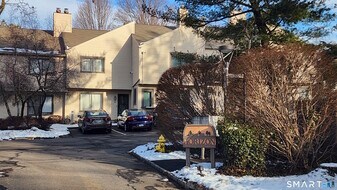 1 Horizon Dr in Norwalk, CT - Building Photo