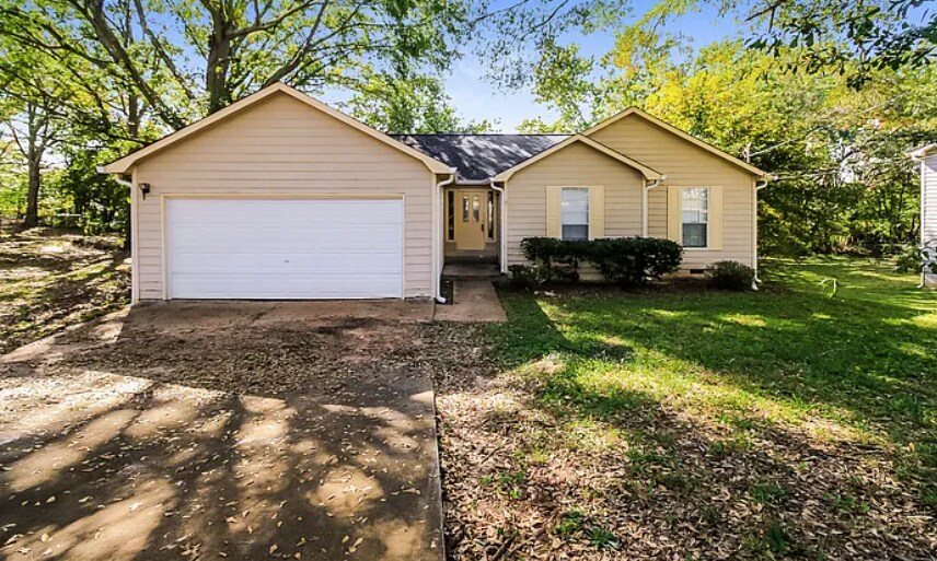 3699 Ashbill Ct in Rex, GA - Building Photo