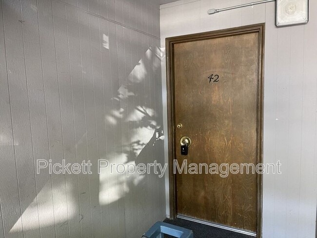 924 Shorewood Dr in Bremerton, WA - Building Photo - Building Photo