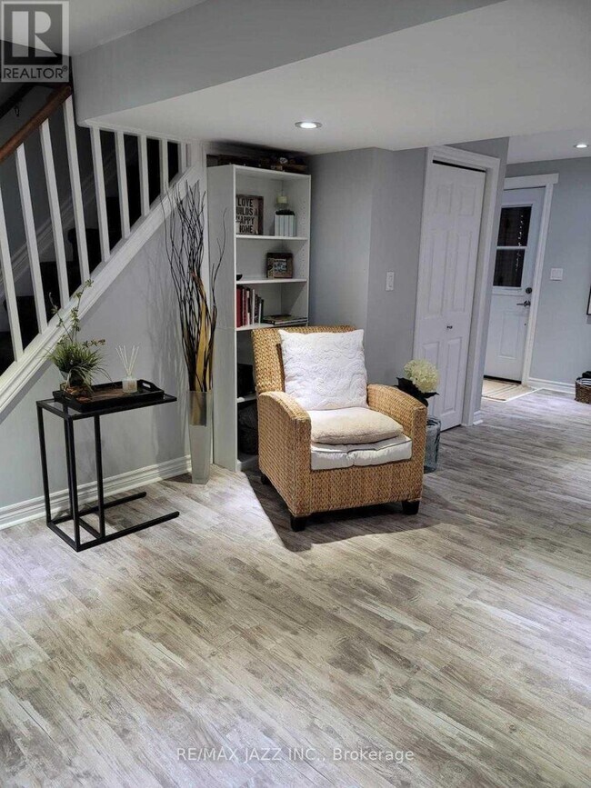 900 Juniper St in Oshawa, ON - Building Photo - Building Photo