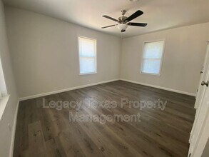 211 S Nolan River Rd in Cleburne, TX - Building Photo - Building Photo