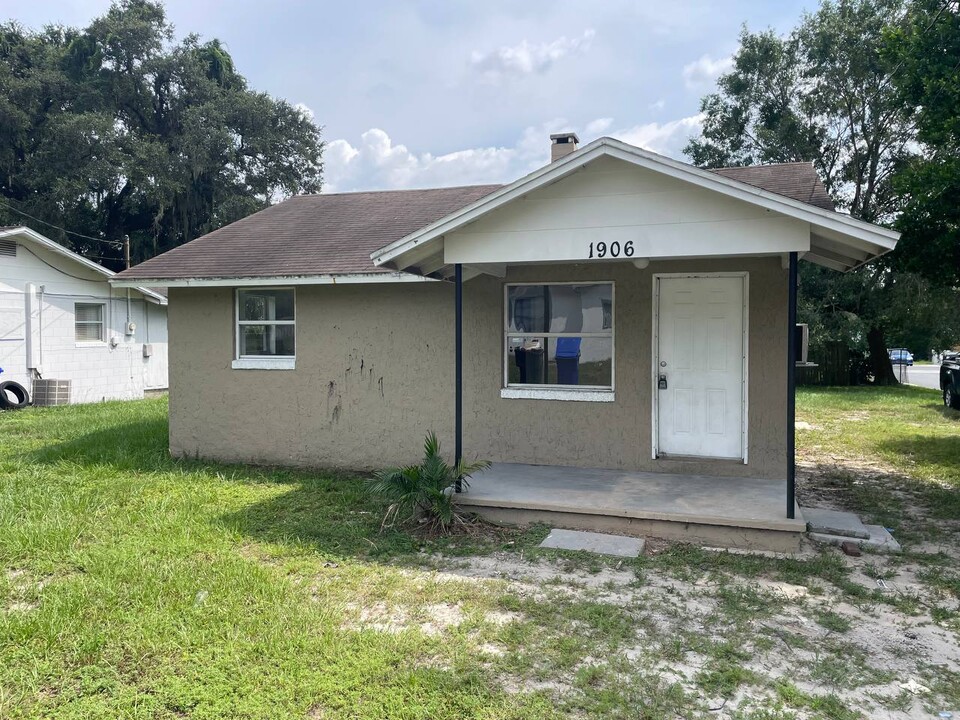 1906 W Elliott St in Lakeland, FL - Building Photo