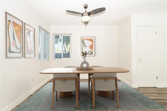 1050 Meadow Lake Dr in Vista, CA - Building Photo - Building Photo
