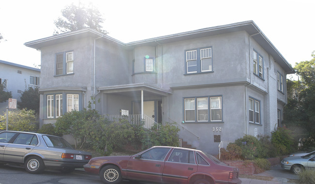 352 Palm Ave in Oakland, CA - Building Photo - Building Photo