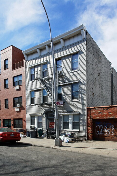 625 Humboldt St in Brooklyn, NY - Building Photo