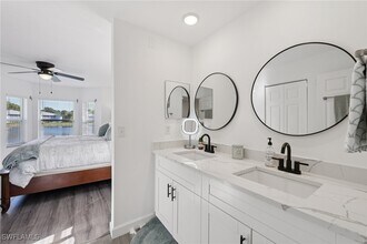 845 New Waterford Dr in Naples, FL - Foto de edificio - Building Photo