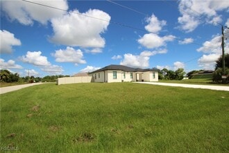 5148 Centennial Blvd in Lehigh Acres, FL - Building Photo - Building Photo