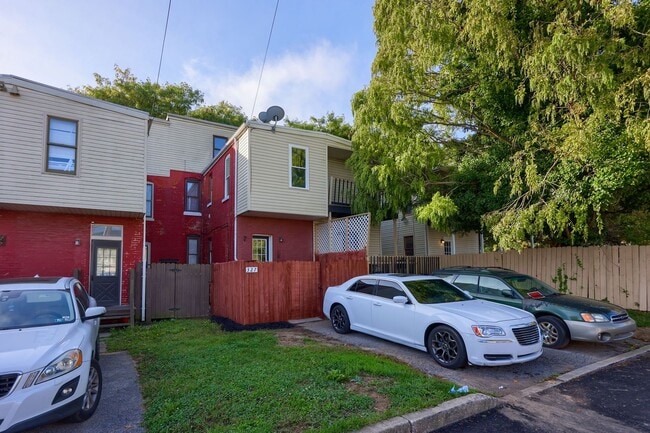 327 E Locust St in York, PA - Building Photo - Building Photo