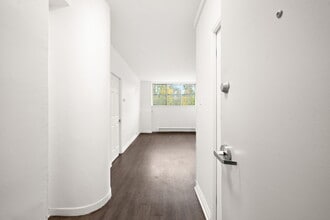 4775 Borden Av in Montréal, QC - Building Photo - Building Photo