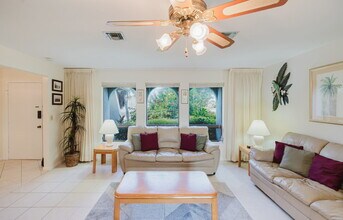 403 SE 33rd Terrace in Cape Coral, FL - Foto de edificio - Building Photo
