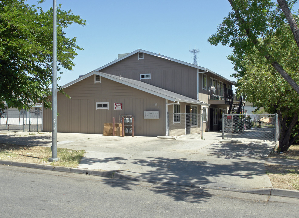 117 E 12th St in Merced, CA - Building Photo