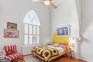 122 W Henrietta St in Baltimore, MD - Building Photo