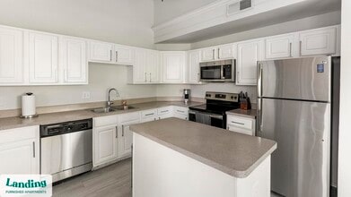 1601 W Arbrook Blvd in Arlington, TX - Foto de edificio - Building Photo