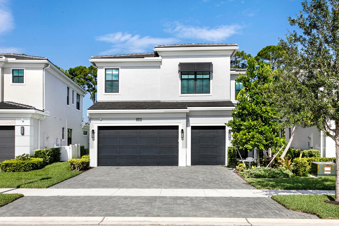 13450 Artisan Cir in Palm Beach Gardens, FL - Building Photo