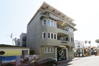 Morrison Apartments in Venice, CA - Building Photo - Building Photo