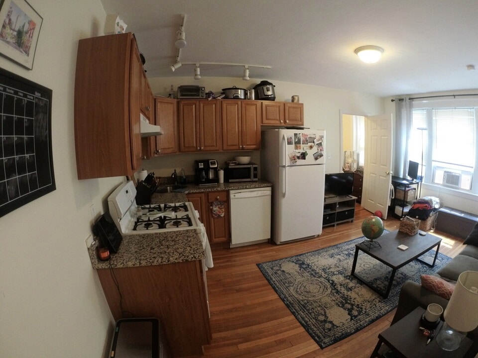 1620 Commonwealth Ave, Unit 11 in Boston, MA - Building Photo