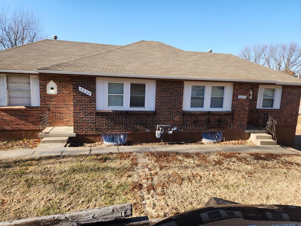 5040-5042 N Topping Ave in Kansas City, MO - Building Photo
