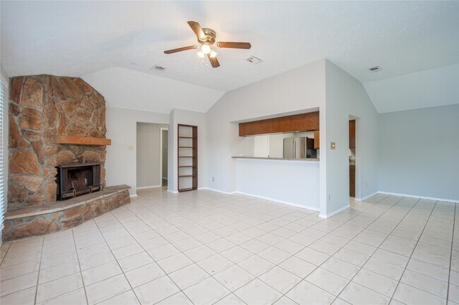8319 Wind Willow Dr in Houston, TX - Building Photo - Building Photo