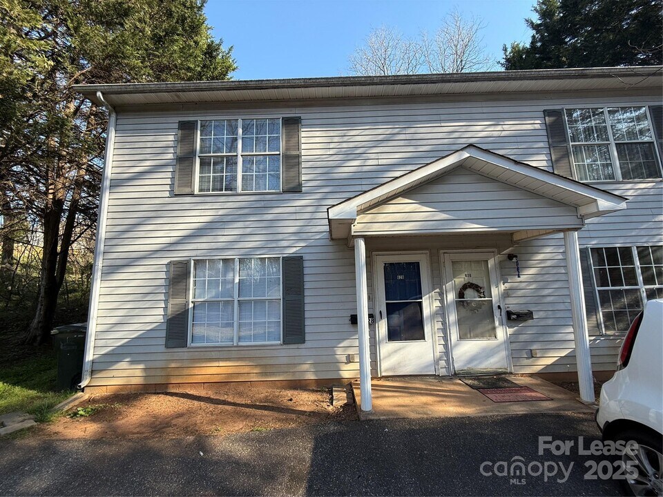 628 7th Ave SW in Hickory, NC - Building Photo