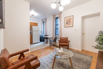 146 E 56th St in New York, NY - Building Photo - Building Photo