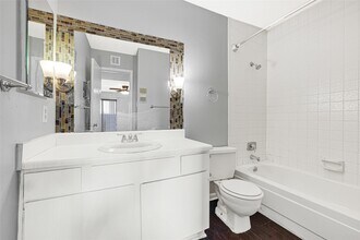 8515 Hearth Dr in Houston, TX - Building Photo - Building Photo