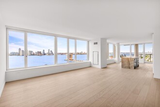 450 Washington St in New York, NY - Building Photo - Building Photo
