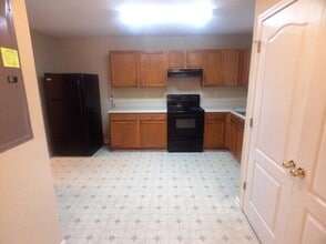 3840 Cypress Pointe Dr in Union City, GA - Foto de edificio - Building Photo