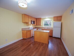 1739 Grandle Ct in Cincinnati, OH - Building Photo - Building Photo